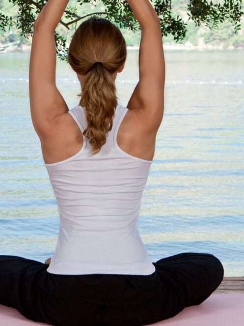 Denize karşı yoga seansı